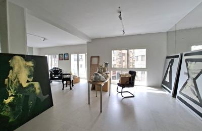Spacieux Local Commercial avec Mezzanine au Coeur de Racine