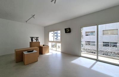 Spacieux Local Commercial avec Mezzanine au Coeur de Racine
