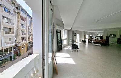 Grand Bureau de 300M² à Louer au Coeur de Racine