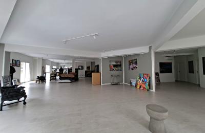 Grand Bureau de 300M² à Louer au Coeur de Racine