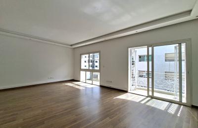 Grand Bureau de 300M² à Louer au Coeur de Racine