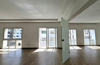 Grand Bureau de 300M² à Louer au Coeur de Racine
