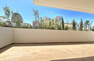 Magnifique studio vide avec grande terrasse CFC
