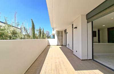 Magnifique studio vide avec grande terrasse CFC