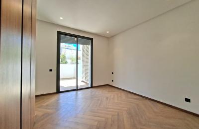 Magnifique studio vide avec grande terrasse CFC