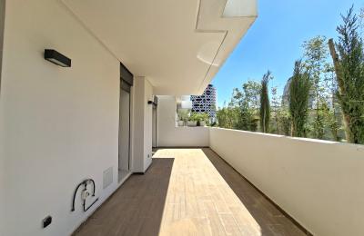 Magnifique studio vide avec grande terrasse CFC