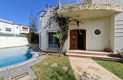 Villa de luxe à louer à Ain Diab. 10 grandes pièces. Bien meublée
