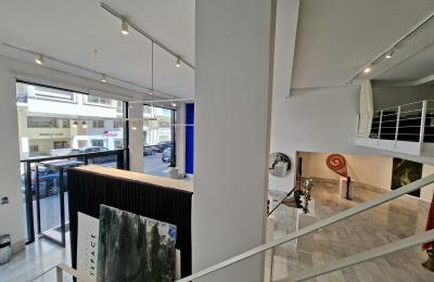 Super Local Commercial avec Mezzanine au Coeur de Racine