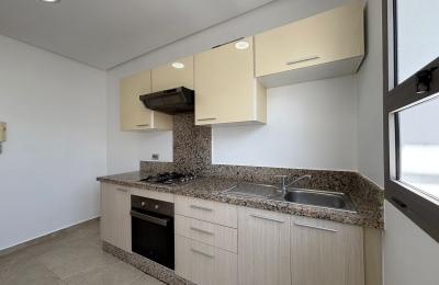 Appartement traversant à Almaz dernier étage