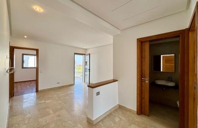 Appartement traversant à Almaz dernier étage