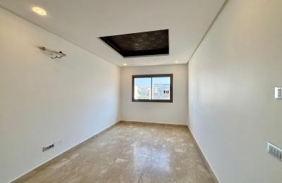 Appartement traversant à Almaz dernier étage