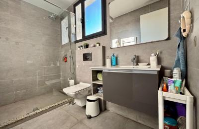 Super duplex à vendre sur ruelle calme à Racine