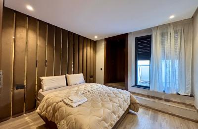 Studio meublé jamais habité avec terrasse