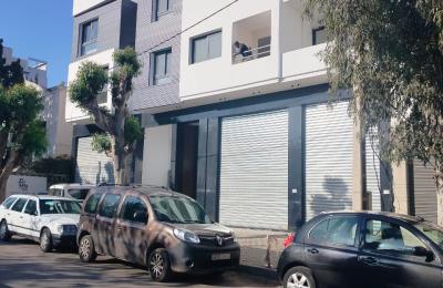 Opportunité rare – Grand local commercial avec sous-pente à l’Oasis