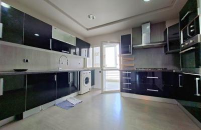 Grand Appartement à louer 3 Chambres - Racine