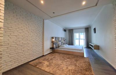 Grand Appartement à louer 3 Chambres - Racine
