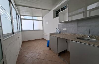 CENTRE BELGI– BUREAU SPACIEUX À LOUER AVEC PARKING