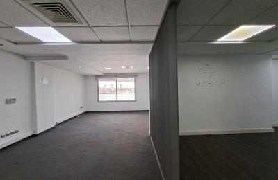 CENTRE BELGI– BUREAU SPACIEUX À LOUER AVEC PARKING