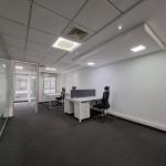 À VENDRE  BUREAU SPACIEUX AVEC PARKING