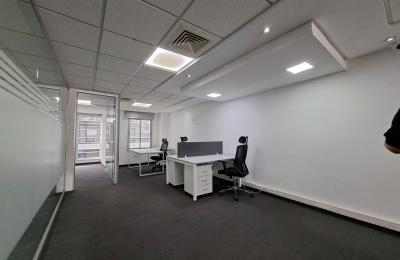 À VENDRE  BUREAU SPACIEUX AVEC PARKING