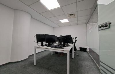 CENTRE BELGI– BUREAU SPACIEUX À LOUER AVEC PARKING