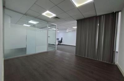 CENTRE BELGI– BUREAU SPACIEUX À LOUER AVEC PARKING