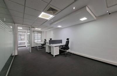 À VENDRE  BUREAU SPACIEUX AVEC PARKING