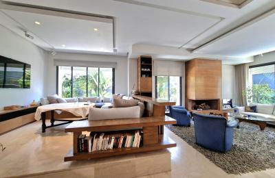 VILLA DE PRESTIGE À VENDRE AVEC VUE MER – AIN DIAB EXTENSION