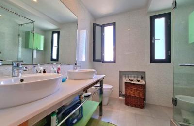 VILLA DE PRESTIGE À VENDRE AVEC VUE MER – AIN DIAB EXTENSION