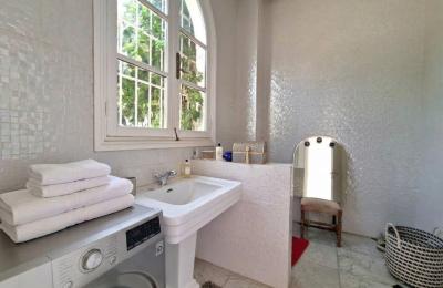 Villa commercial à louer – 700m2 utile -Oasis
