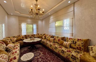 À VENDRE - APPARTEMENT RÉNOVÉ AVEC DEUX FAÇADES