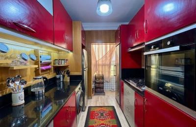 À VENDRE - APPARTEMENT RÉNOVÉ AVEC DEUX FAÇADES