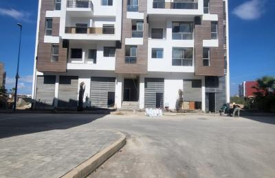 À VENDRE – MAGASIN COMMERCIAL À BOUSKOURA