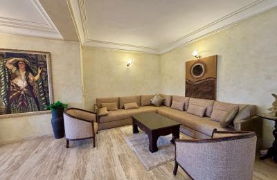 BOURGOGNE OUEST – APPARTEMENT MEUBLÉ  À LOUER