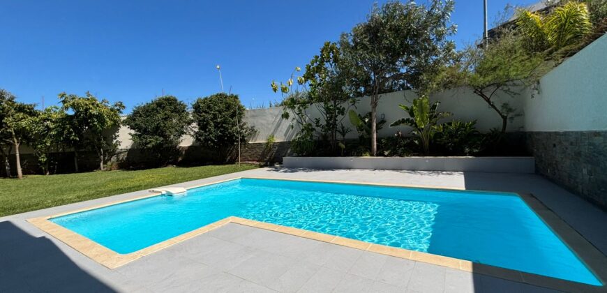 VILLA DE PRESTIGE À L’ENTRÉE DE DAR BOUAZZA