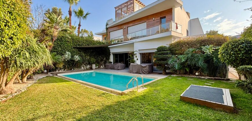 AIN DIAB – VENTE D’UNE MAGNIFIQUE VILLA AVEC PISCINE ET TOIT VUE MER EN RÉSIDENCE PRIVÉE