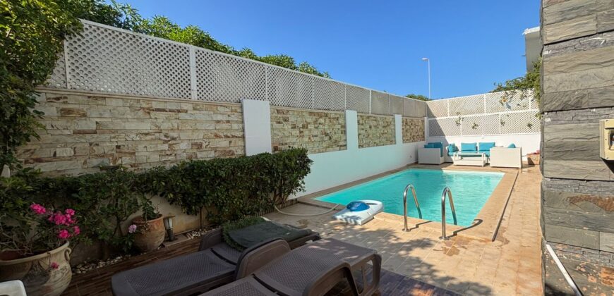 DAR BOUAZZA À 15 MINUTES DE CASABLANCA – VENTE D’UNE BELLE VILLA AVEC PISCINE ET JARDIN