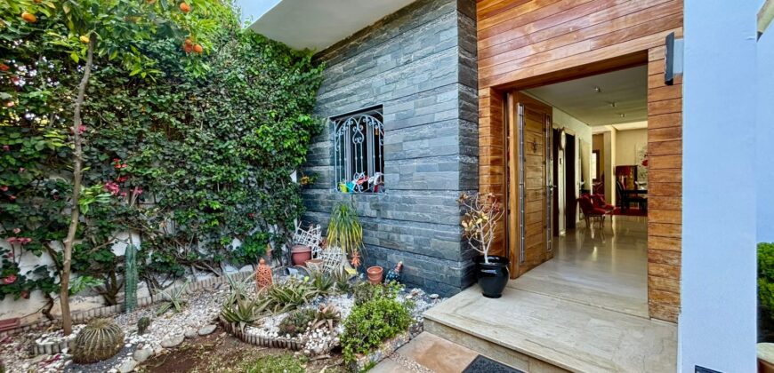 DAR BOUAZZA À 15 MINUTES DE CASABLANCA – VENTE D’UNE BELLE VILLA AVEC PISCINE ET JARDIN