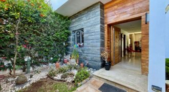 DAR BOUAZZA À 15 MINUTES DE CASABLANCA – VENTE D’UNE BELLE VILLA AVEC PISCINE ET JARDIN