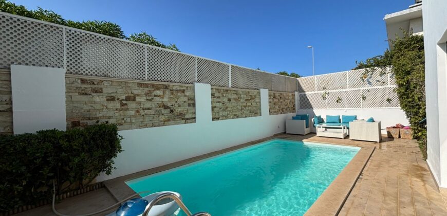 DAR BOUAZZA À 15 MINUTES DE CASABLANCA – VENTE D’UNE BELLE VILLA AVEC PISCINE ET JARDIN