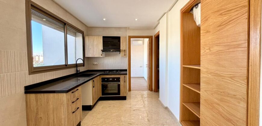 LOCATION D’UN JOLI STUDIO NEUF AVEC GRANDE TERRASSE, PARKING ET GARAGE EN CALIFORNIE