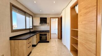 LOCATION D’UN JOLI STUDIO NEUF AVEC GRANDE TERRASSE, PARKING ET GARAGE EN CALIFORNIE