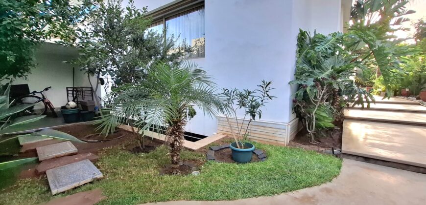 Superbe Villa Jumelée avec Piscine à Bouskoura sur Colline