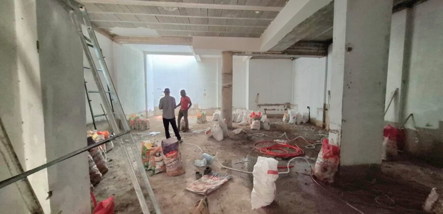 SPACIEUX LOCAL COMMERCIAL DE 140M² À LOUER À TRIANGLE D&rsquo;OR