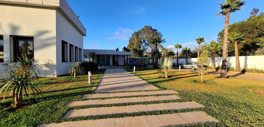 Domaine de Prestige sur 8000m² de Terrain et 1300m² Habitables