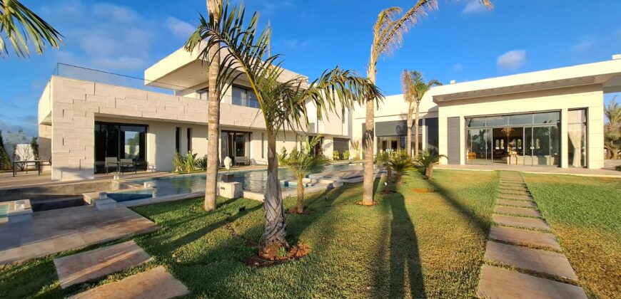 Domaine de Prestige sur 8000m² de Terrain et 1300m² Habitables