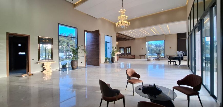 Domaine de Prestige sur 8000m² de Terrain et 1300m² Habitables