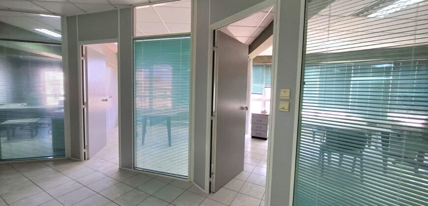 Grand Plateau De Bureau à Vendre à Derb Omar