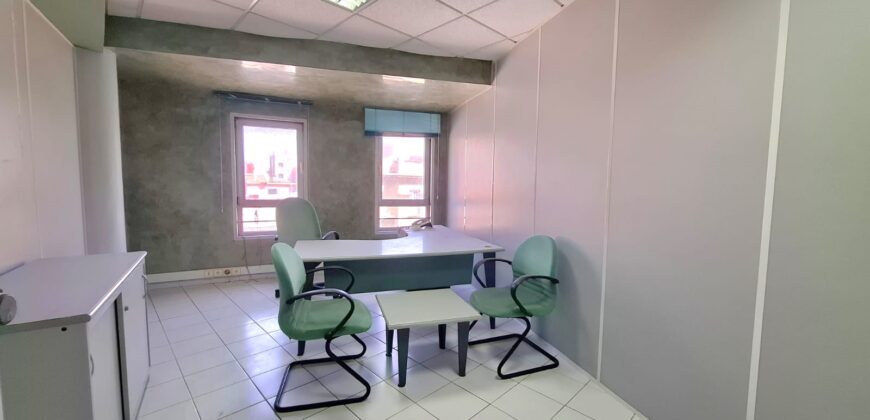 Grand Plateau De Bureau à Vendre à Derb Omar