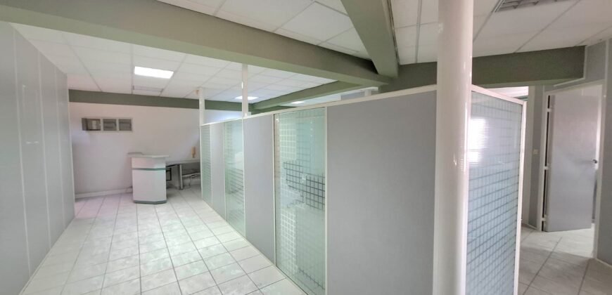 Grand Plateau De Bureau à Vendre à Derb Omar